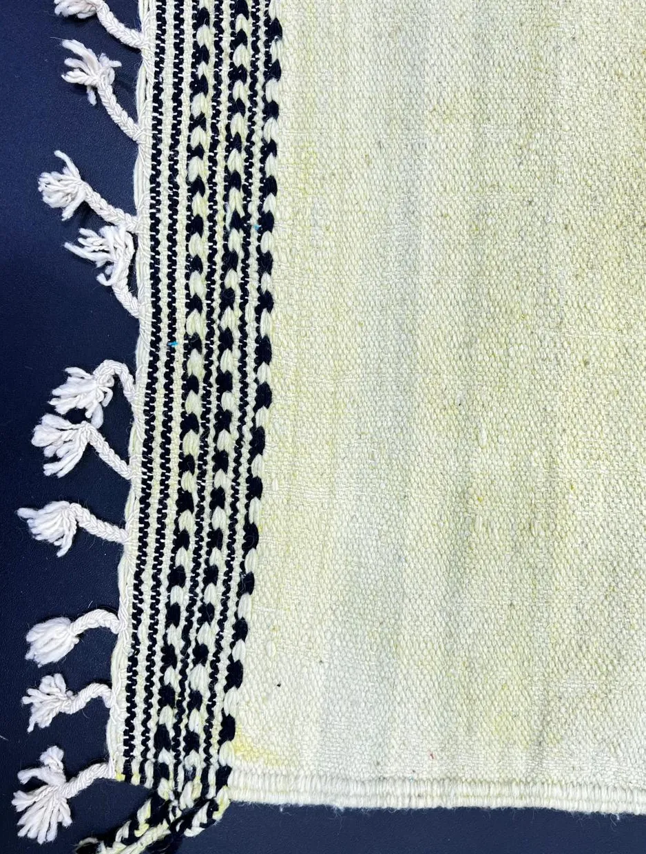 Tapis de couloir berbère Tendrara noir et rouge, vue 3 sur 4