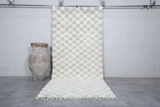 Tapis de couloir berbère Tessaout crème et beige à damier — tapis berbères contemporains