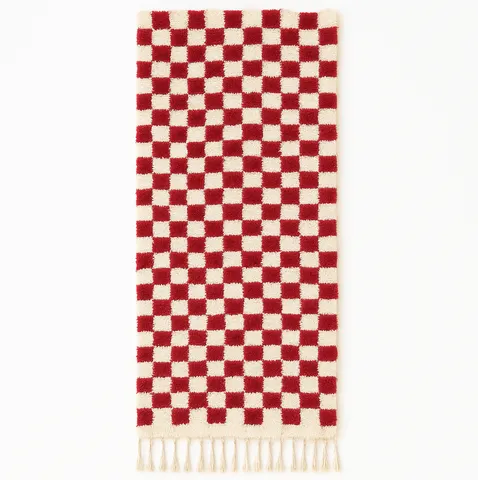 Tapis de couloir berbère Thiya rouge et blanc à damier — tapis berbères contemporains