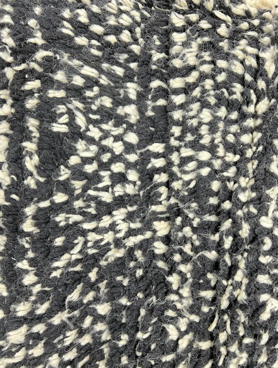 Tapis de couloir berbère Tifounassine noir et blanc, vue 4 sur 4
