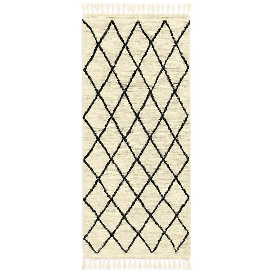 Tapis de couloir berbère Tirhza noir et blanc à losanges — tapis berbères contemporains tissé à la main