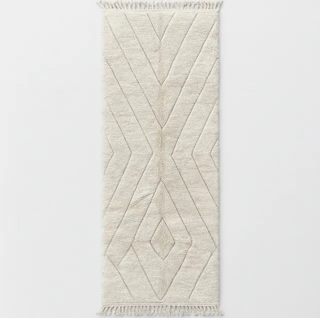 Tapis de couloir berbère Titrit blanc aux motifs géométriques — tapis berbères contemporains