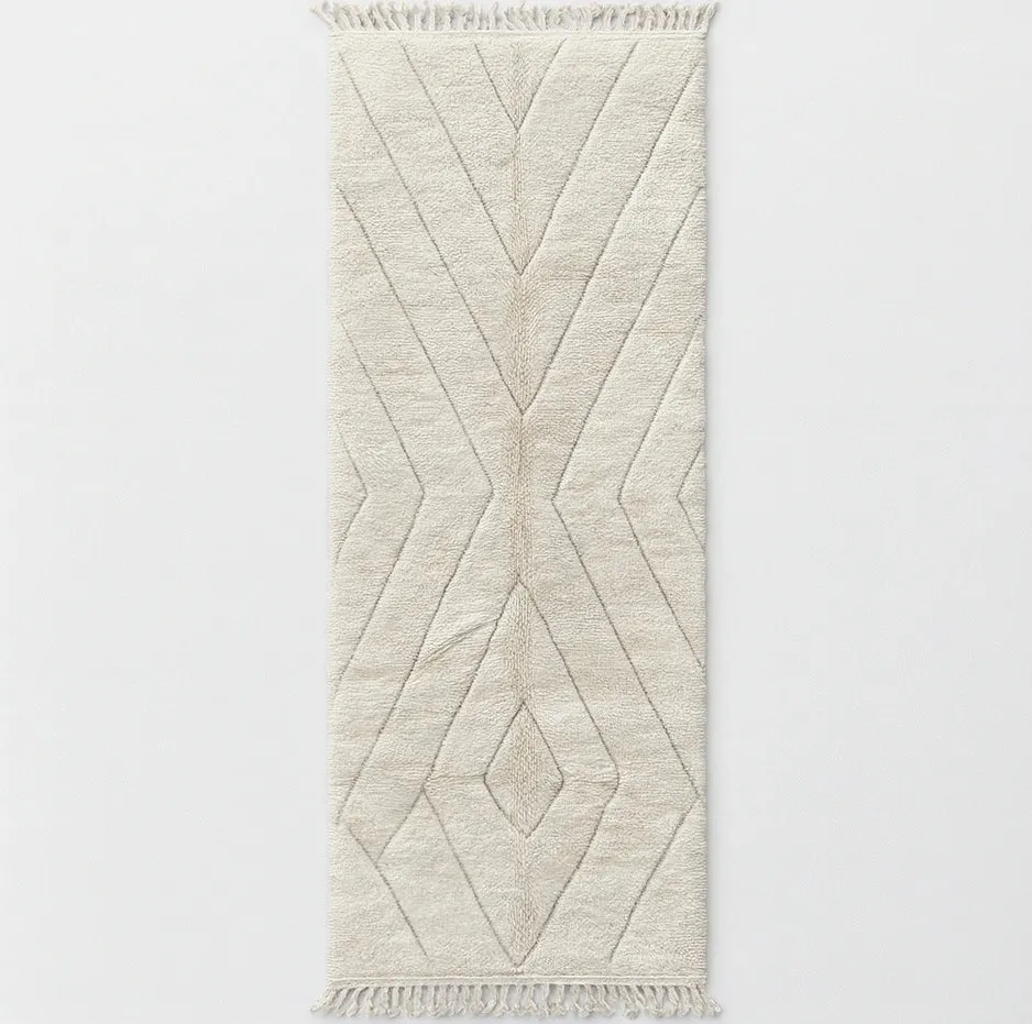 Tapis de couloir berbère Titrit blanc aux motifs géométriques — tapis berbères contemporains tissé à la main
