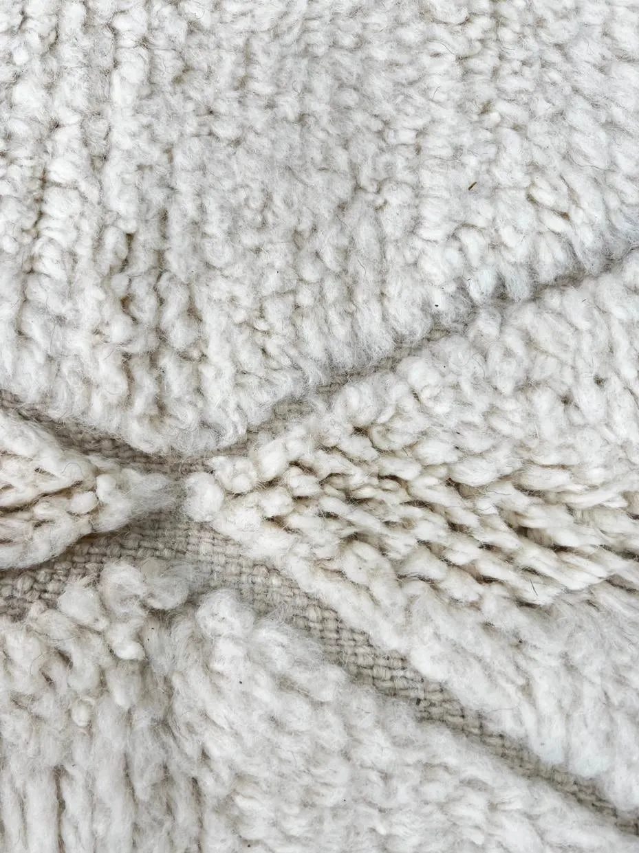 Tapis de couloir berbère Titrit blanc aux motifs géométriques, vue 3 sur 4