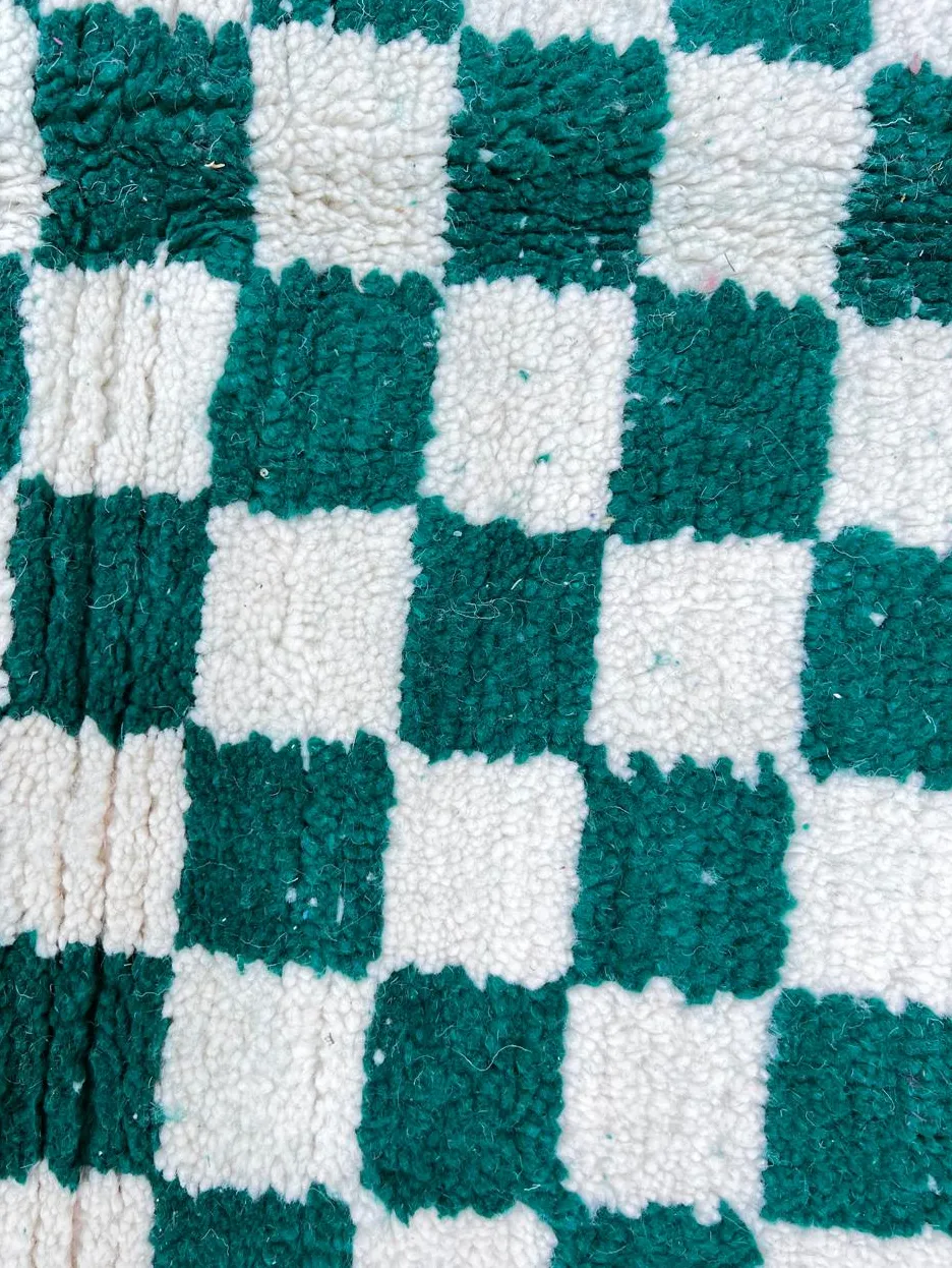 Tapis de couloir berbère Tizi vert et blanc à damier, vue 4 sur 4