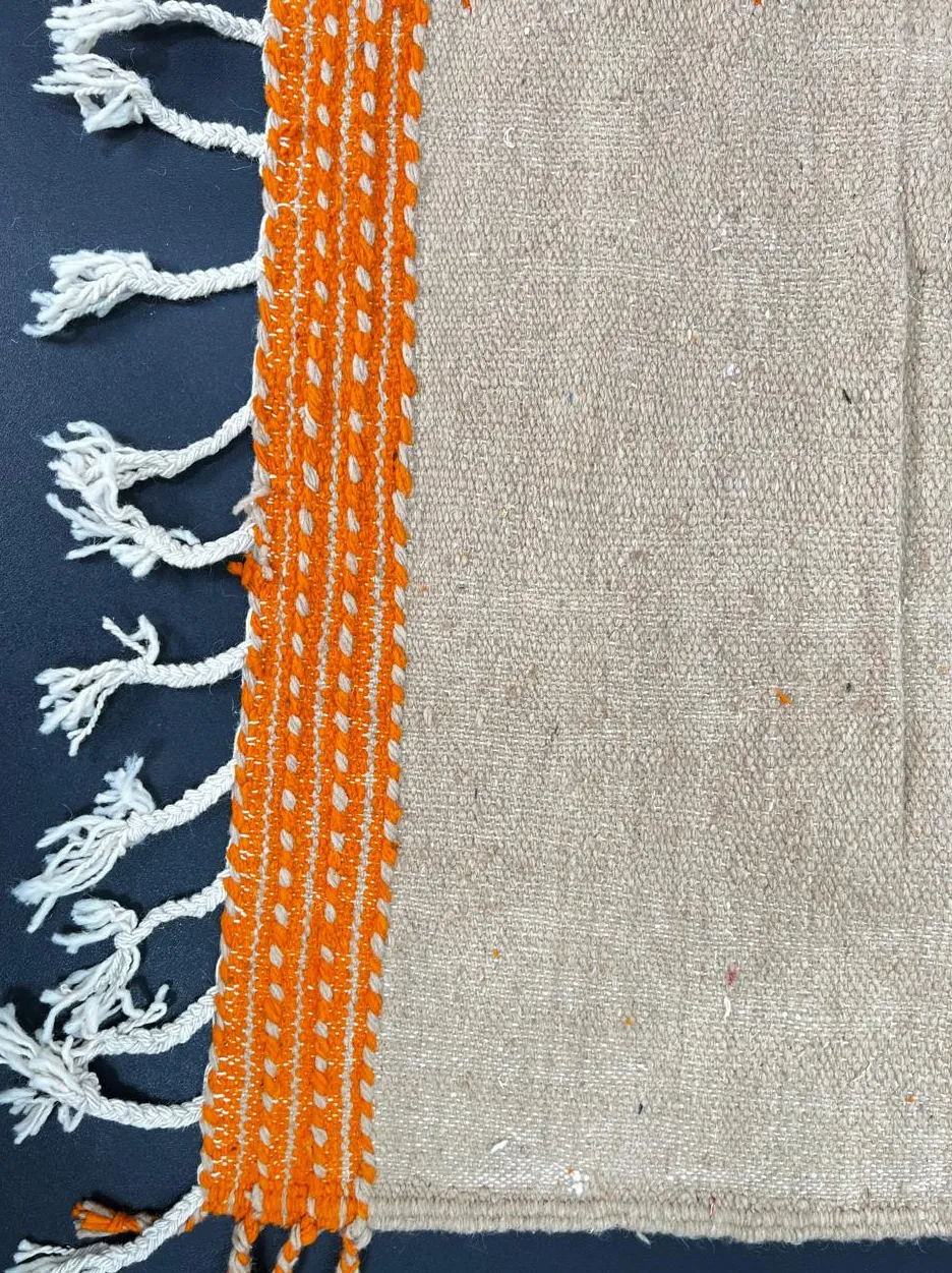Tapis de couloir berbère Tiznit orange au dessin abstrait, vue 3 sur 4