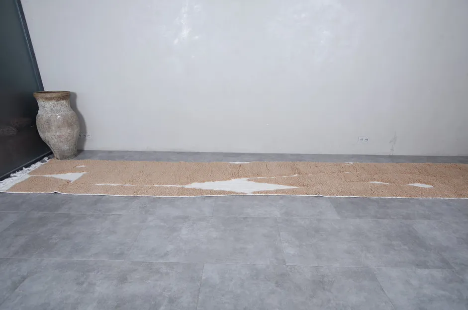 Tapis de couloir berbère Todra beige et blanc, vue 4 sur 7