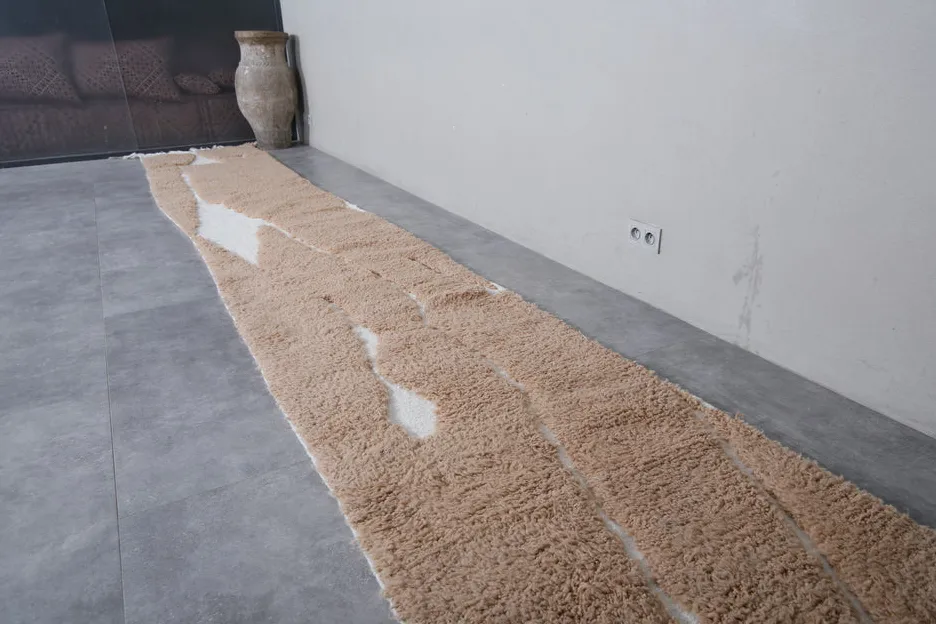 Tapis de couloir berbère Todra beige et blanc, vue 6 sur 7