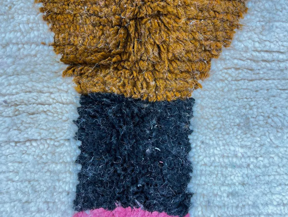 Tapis de couloir berbère Todra rose et vert, vue 4 sur 4