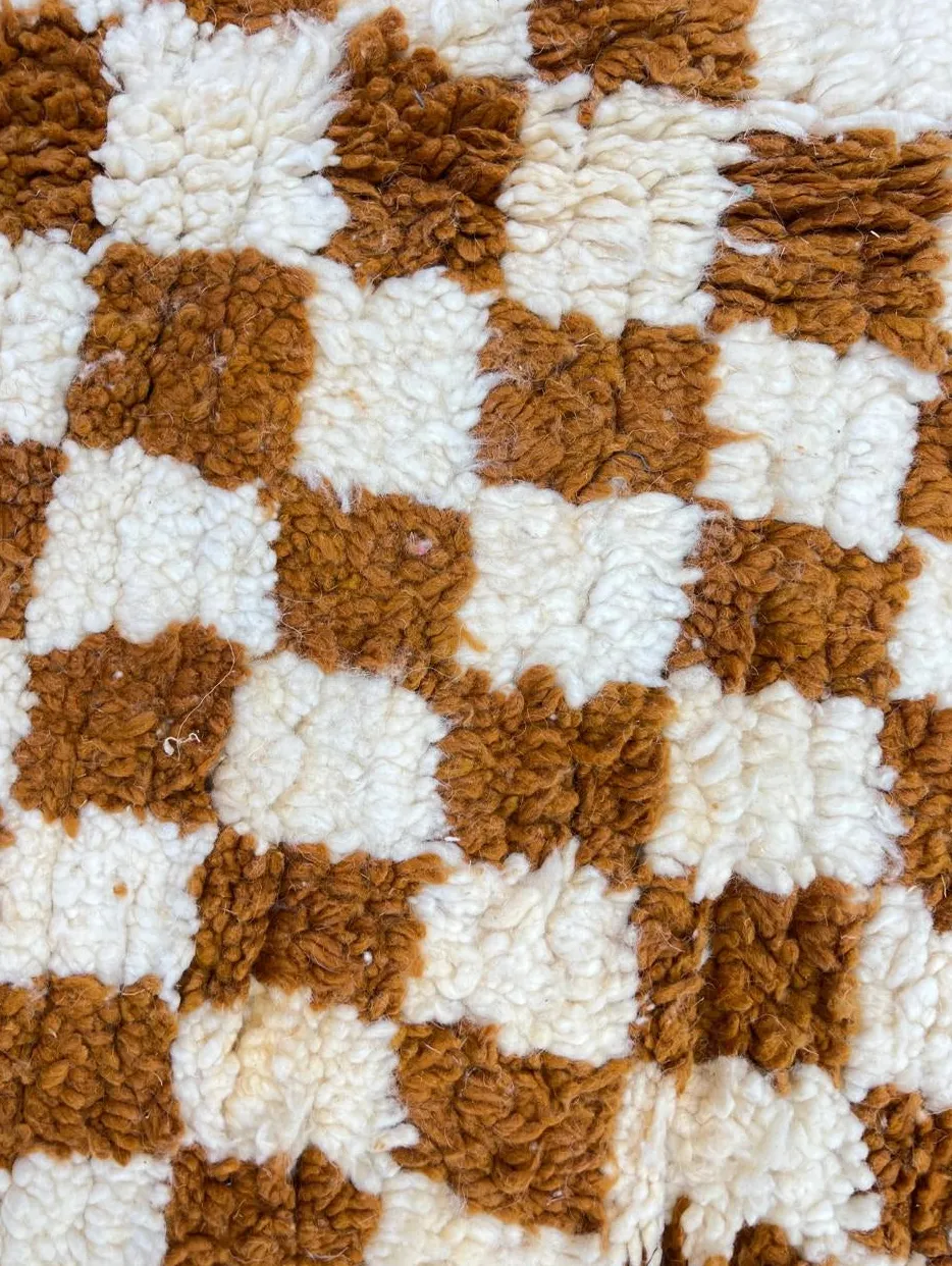 Tapis de couloir berbère Udad marron à damier, vue 3 sur 4