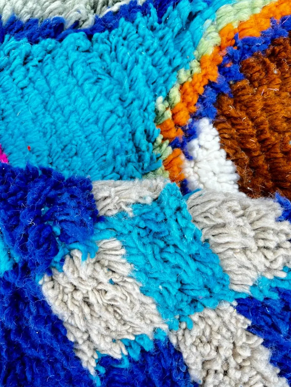 Tapis de couloir berbère Zat bleu et multicolore, vue 3 sur 4