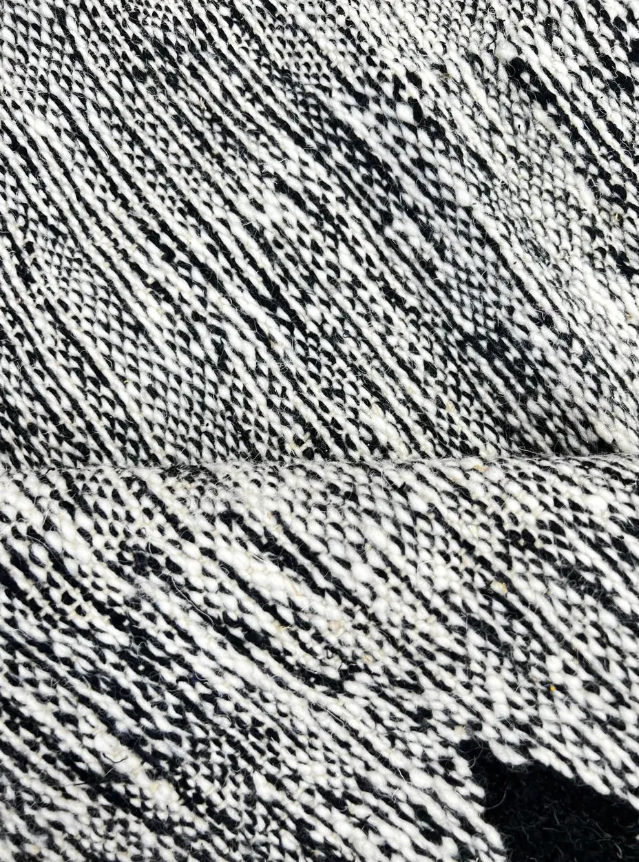 Tapis de couloir kilim Asilah noir et blanc, vue 4 sur 4