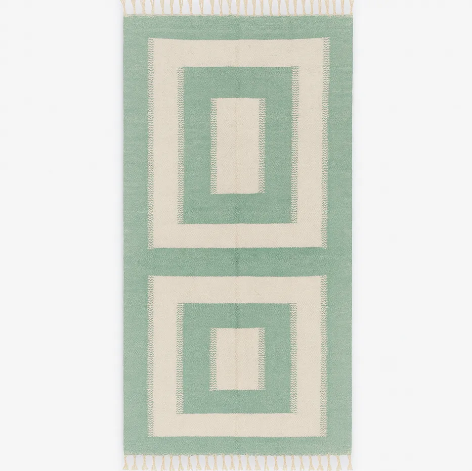 Tapis de couloir kilim Guelmim vert et blanc aux motifs géométriques — tapis kilim tissé à la main