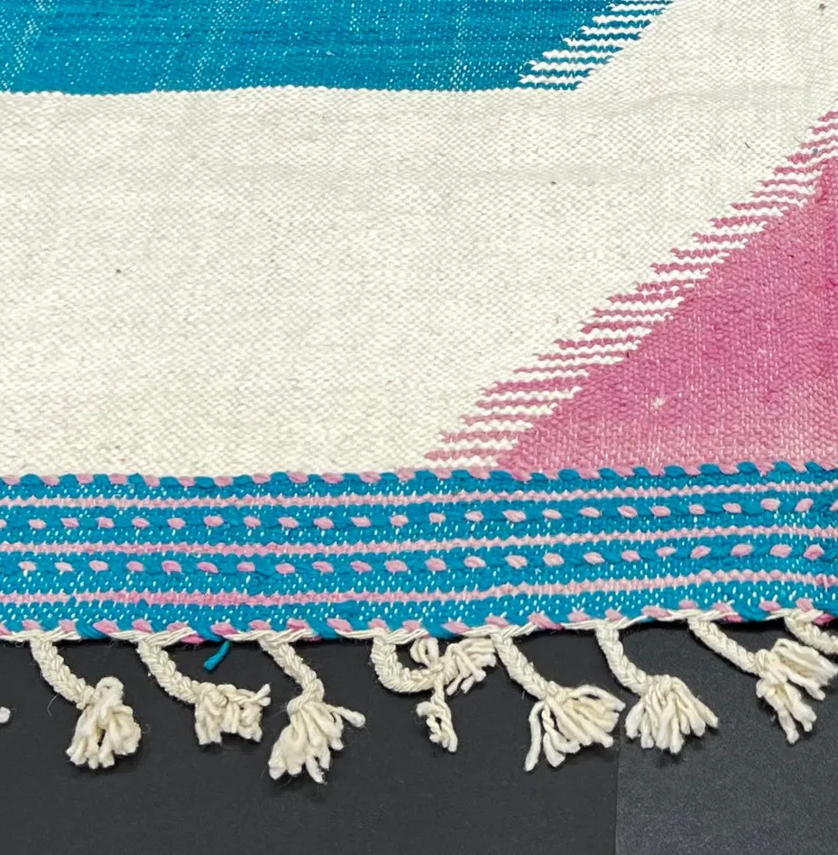 Tapis de couloir kilim Khémisset multicolore et rose, vue 3 sur 4