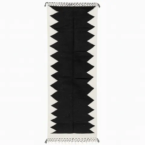 Tapis de couloir kilim Rommani noir et blanc aux motifs géométriques — tapis kilim