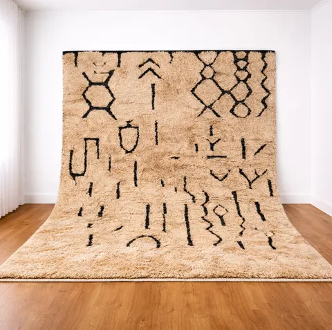 Tapis Mrirt Aït-Bouguemez beige et noir aux motifs berbères — tapis mrirt