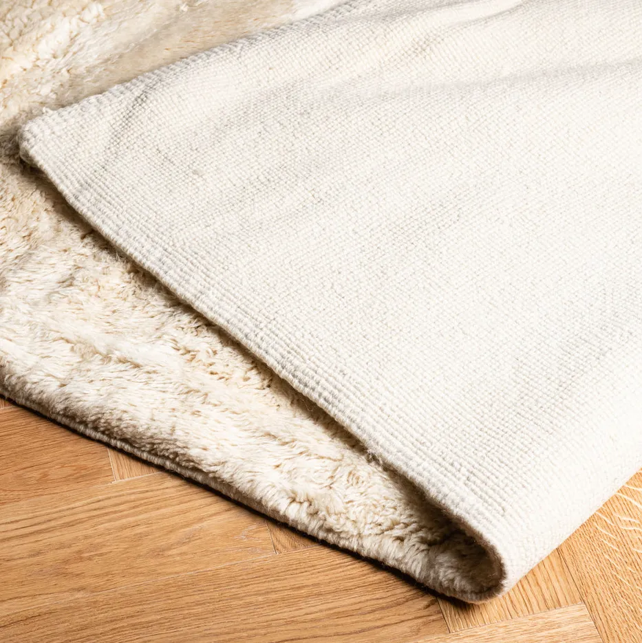 Tapis Mrirt Azrou beige et blanc, vue 6 sur 7