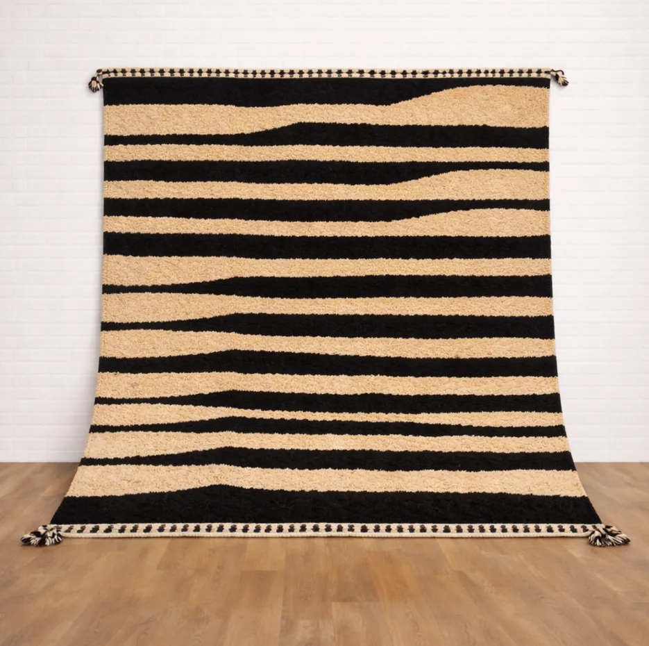 Tapis Mrirt Bani noir et beige à rayures — tapis mrirt tissé à la main
