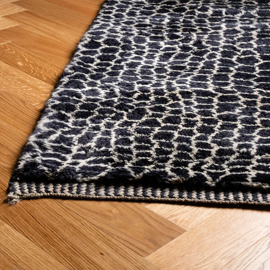 Tapis Mrirt Bouarfa beige et noir, vue 7 sur 7