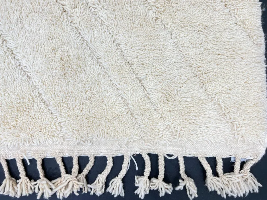 Tapis Mrirt Tirhza beige uni, vue 4 sur 4