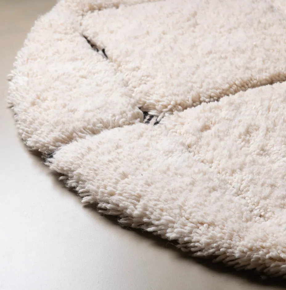 Tapis rond Beni Ouarain Midelt beige et noir, vue 5 sur 7