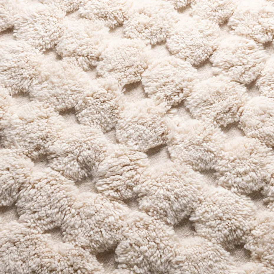 Tapis rond Beni Ouarain Sefrou beige et blanc, vue 4 sur 7