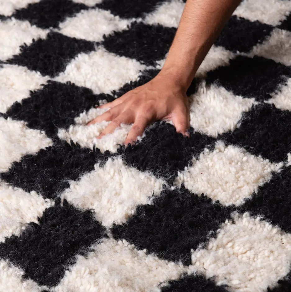 Tapis rond Beni Ouarain Tafraout beige et noir, vue 7 sur 7