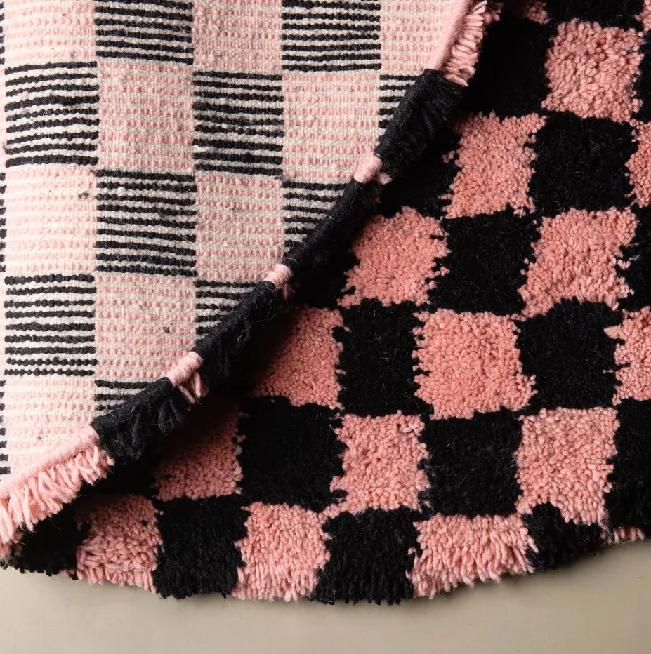 Tapis rond Beni Ouarain Tagleft rose, vue 6 sur 7