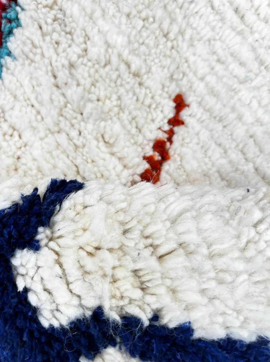 Tapis rond berbère Adrar aux motifs géométriques, vue 3 sur 4
