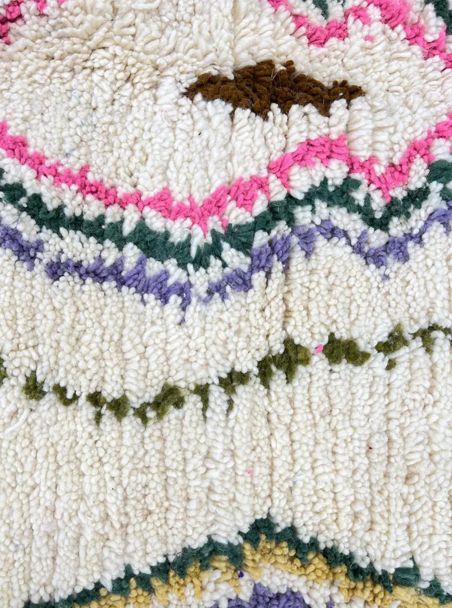 Tapis rond berbère Afennourir blanc et multicolore aux motifs berbères, vue 4 sur 4