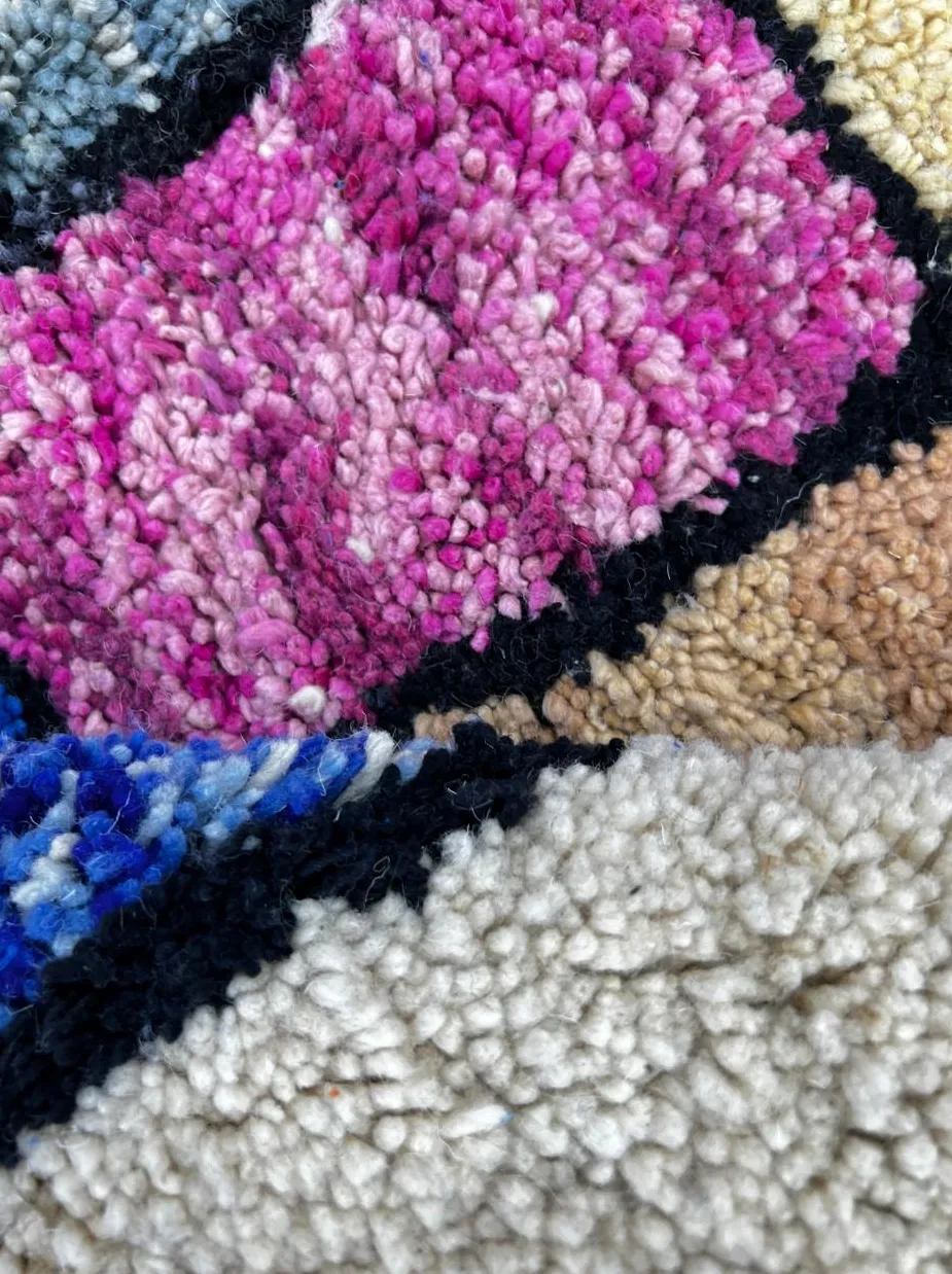 Tapis rond berbère Amayas multicolore aux motifs géométriques, vue 3 sur 4