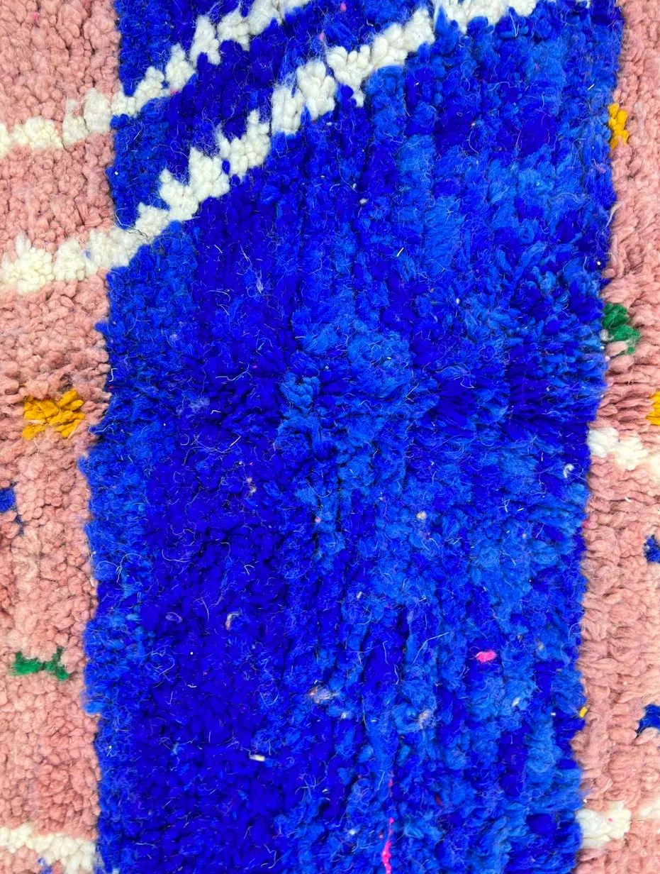 Tapis rond berbère Anergui rose et multicolore, vue 3 sur 4