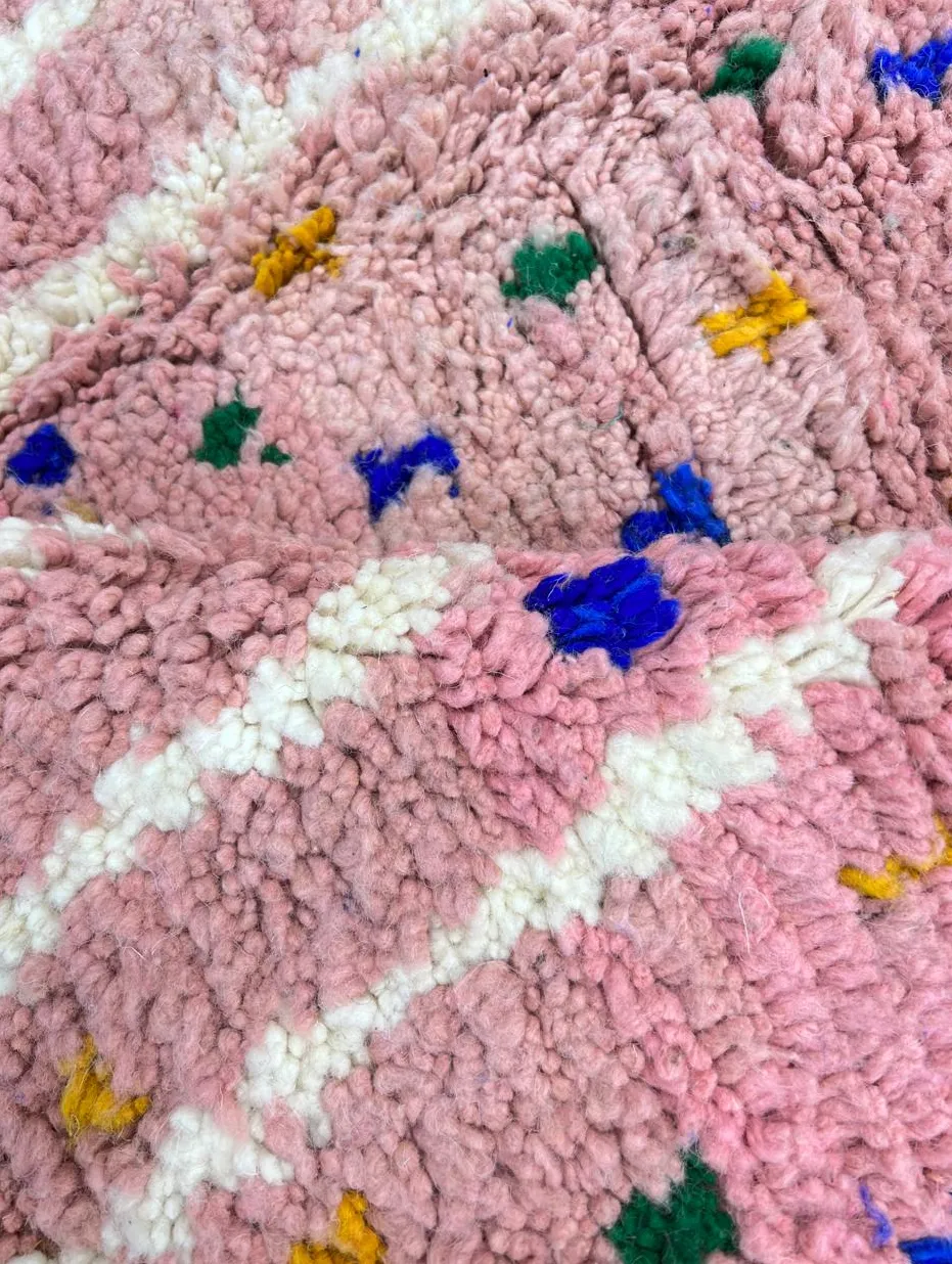 Tapis rond berbère Anergui rose et multicolore, vue 4 sur 4