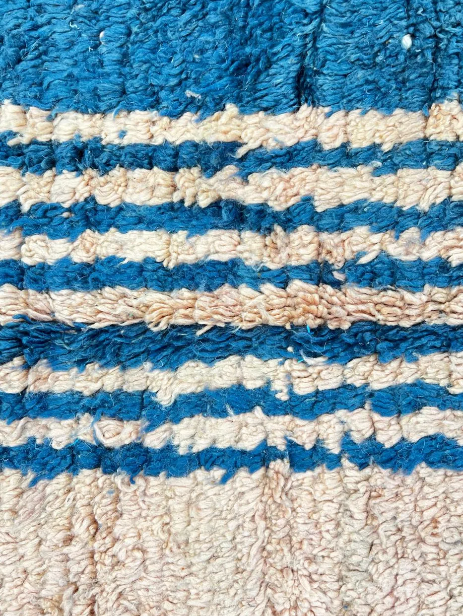 Tapis rond berbère Aoua au dessin abstrait, vue 4 sur 4