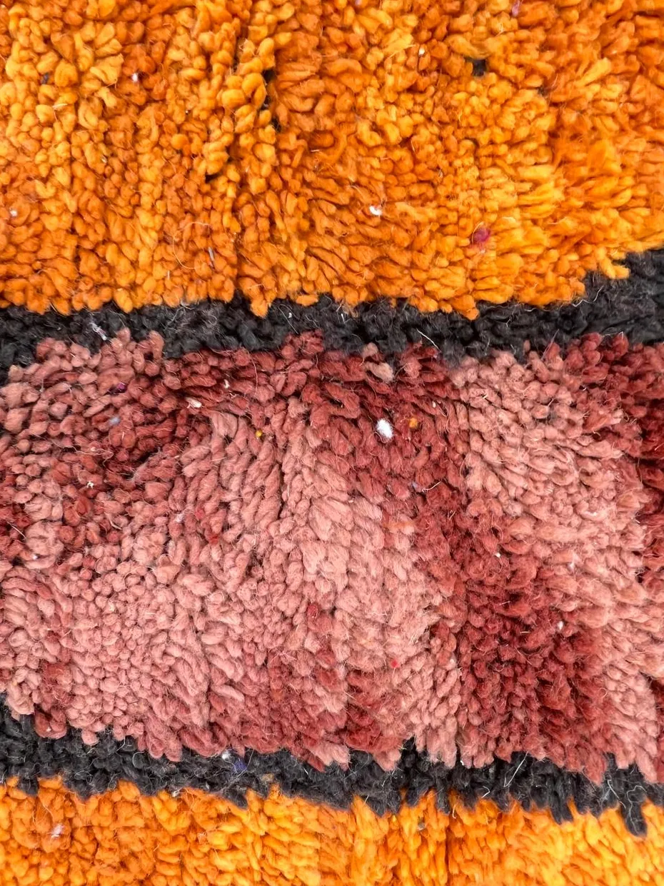 Tapis rond berbère Azemmour multicolore au dessin abstrait, vue 3 sur 4