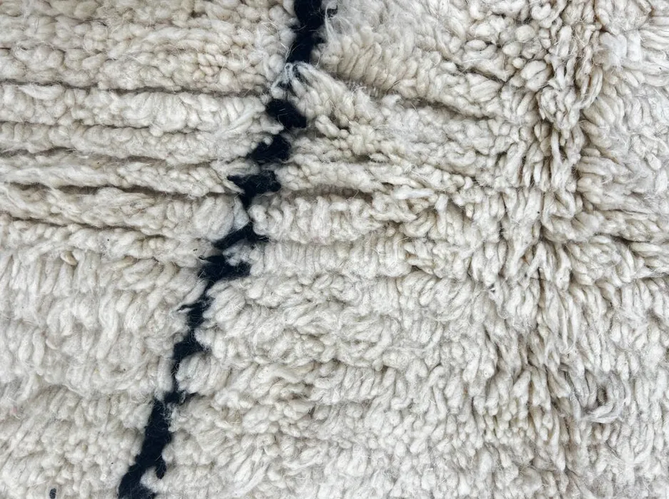Tapis rond berbère Bani blanc et noir à losanges, vue 4 sur 4