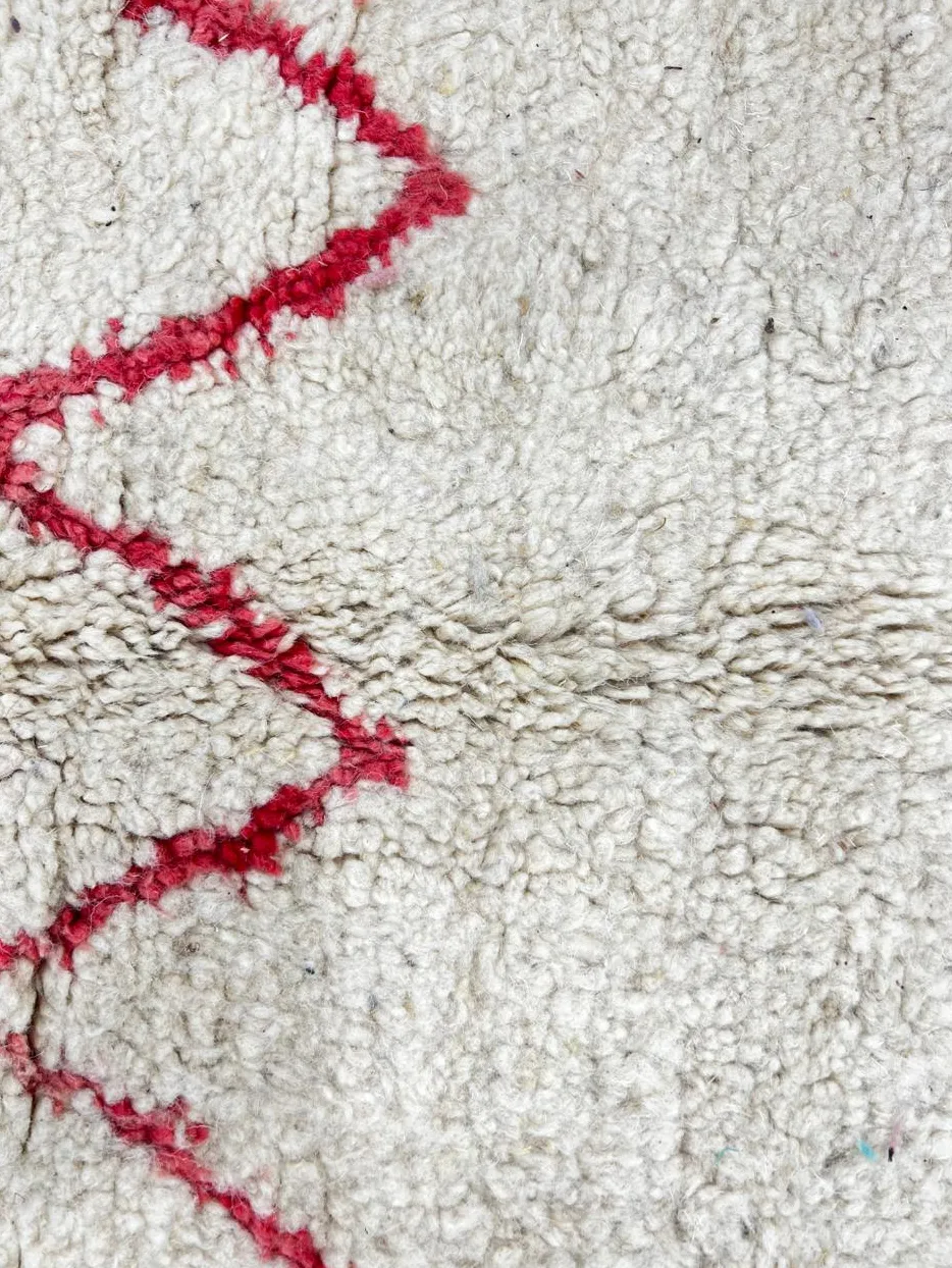 Tapis rond berbère Bouiblane rouge et noir aux motifs géométriques, vue 4 sur 4