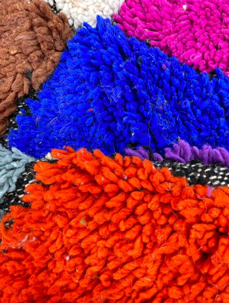 Tapis rond berbère Boumalne multicolore à damier, vue 3 sur 4