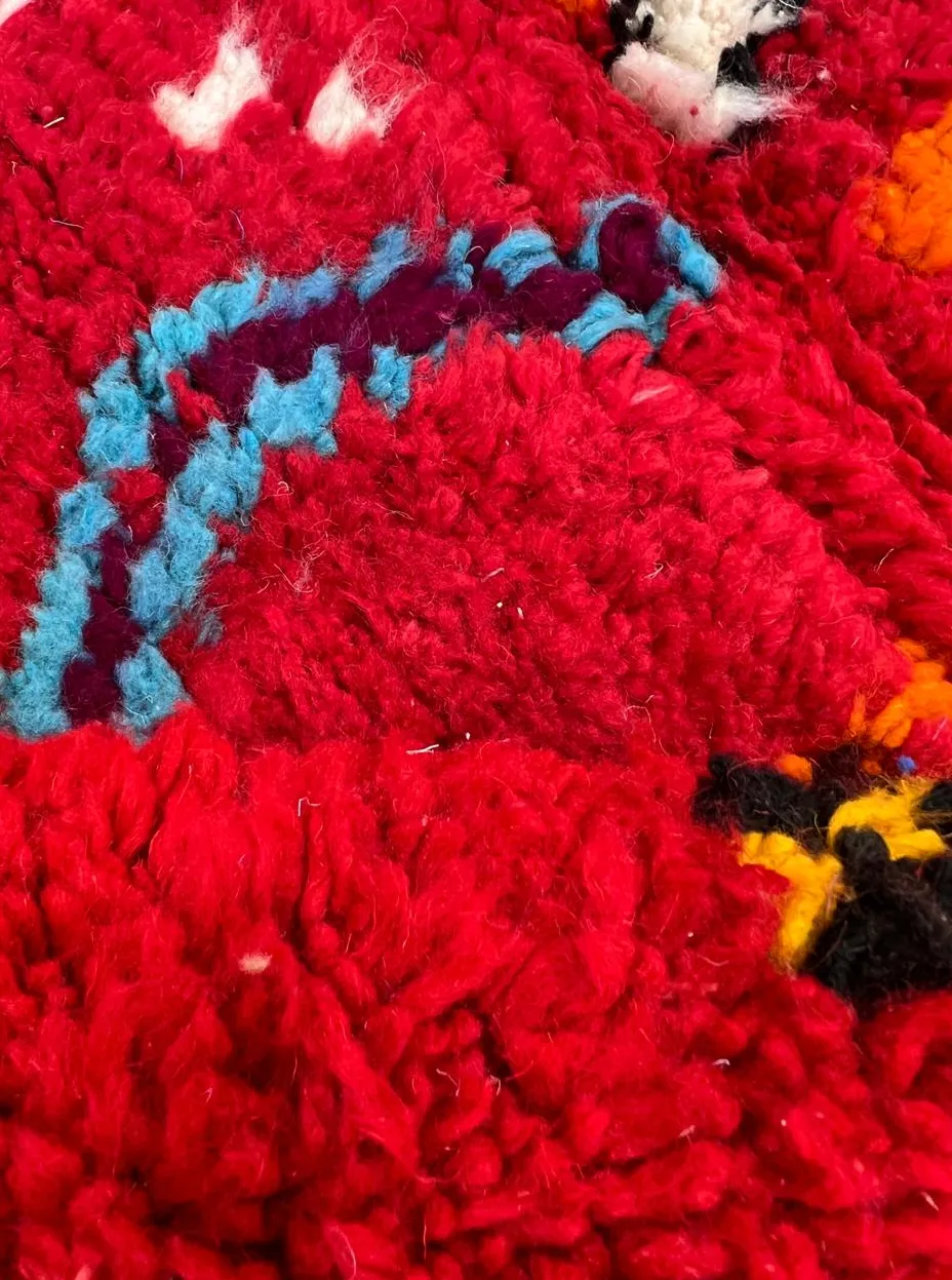 Tapis rond berbère Demnate rouge, vue 3 sur 4