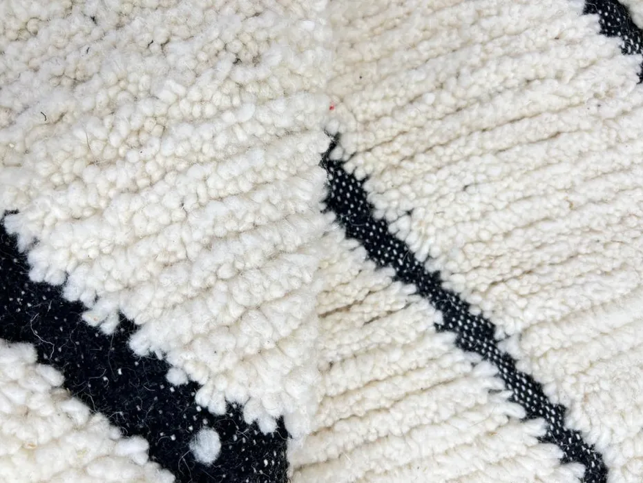 Tapis rond berbère Erfoud blanc à losanges, vue 3 sur 4