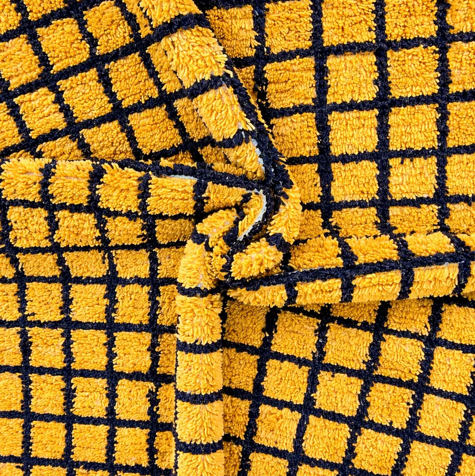 Tapis rond berbère Gaya moutarde et noir à damier, vue 3 sur 4