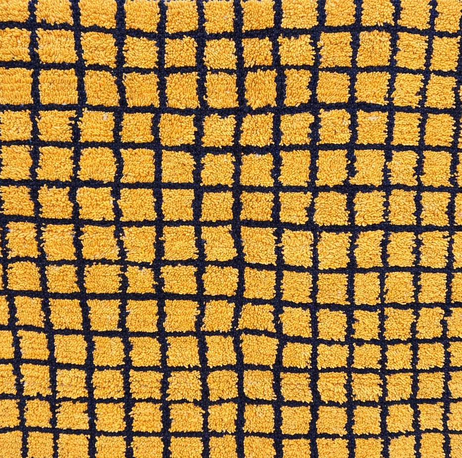 Tapis rond berbère Gaya moutarde et noir à damier, vue 4 sur 4