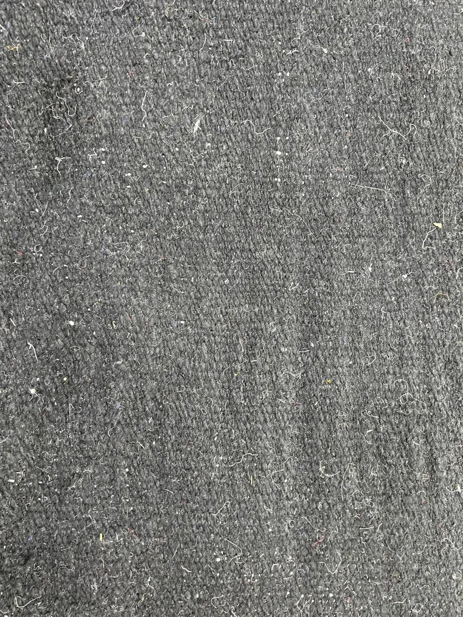 Tapis rond berbère Ghilas noir et blanc, vue 4 sur 4