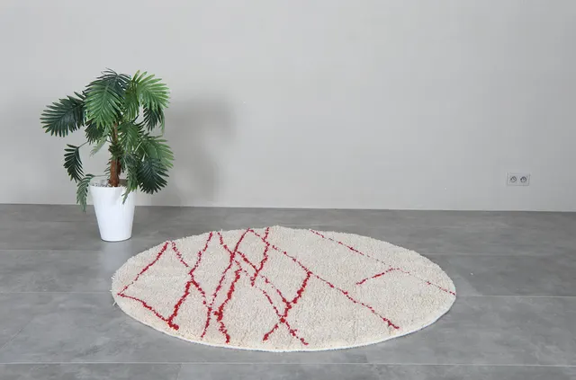 Tapis rond berbère Ghilas rouge à lignes — tapis berbères contemporains