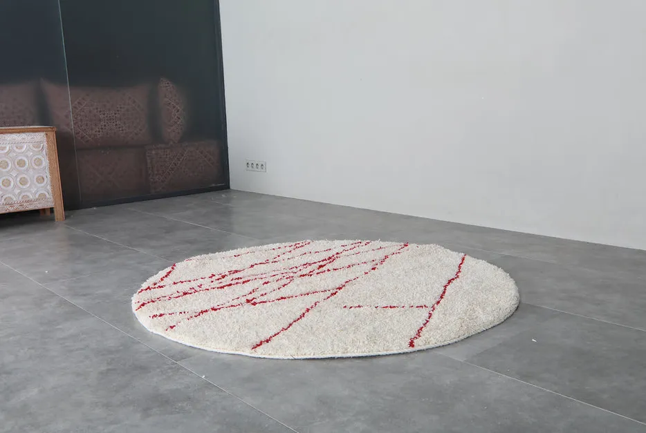Tapis rond berbère Ghilas rouge à lignes, vue 5 sur 7