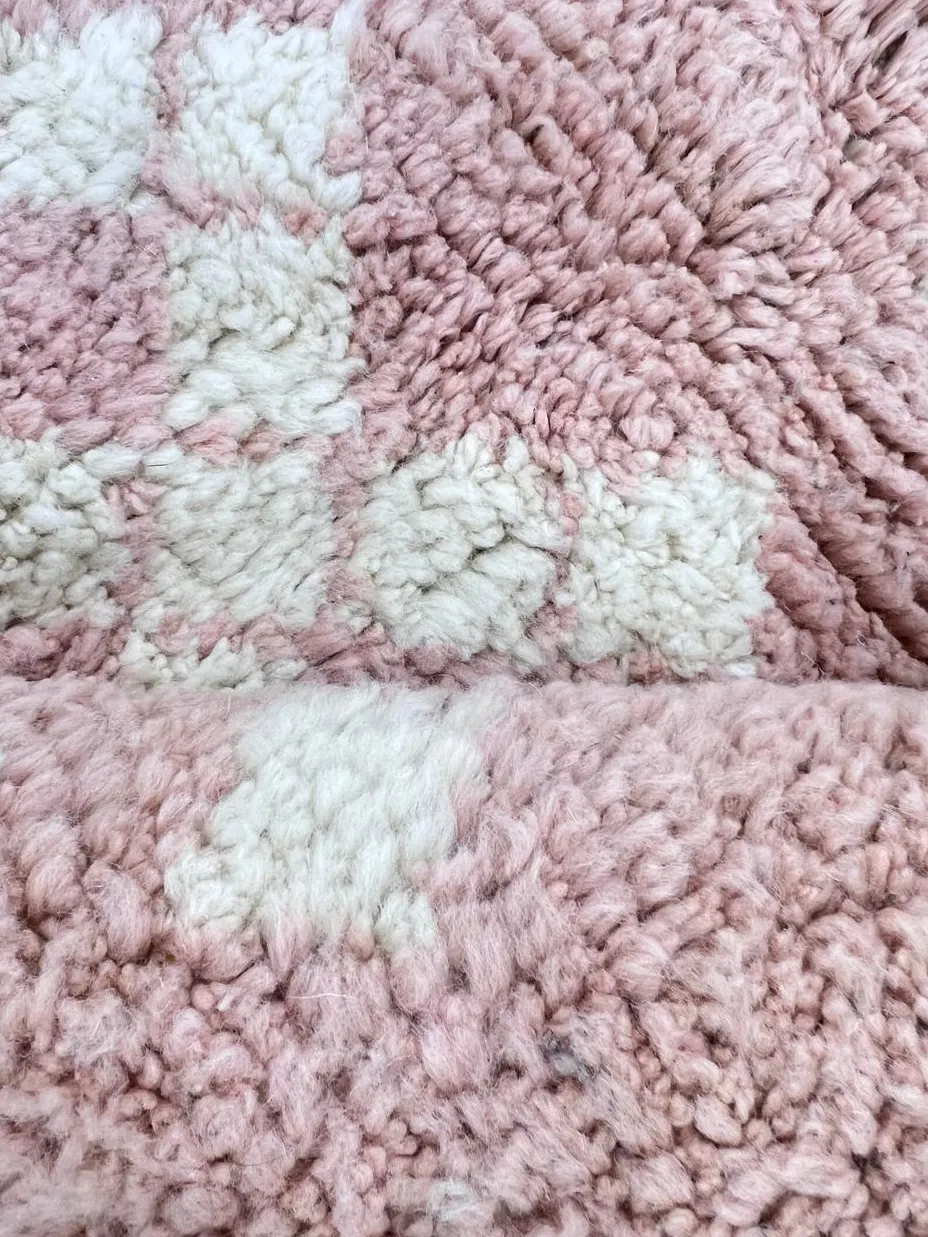 Tapis rond berbère Guelmim rose à losanges, vue 4 sur 4