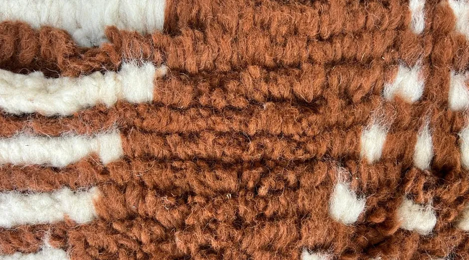 Tapis rond berbère Imsouane marron aux motifs géométriques, vue 4 sur 4