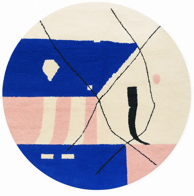 Tapis rond berbère Ksiba bleu et rose au dessin abstrait — tapis berbères contemporains