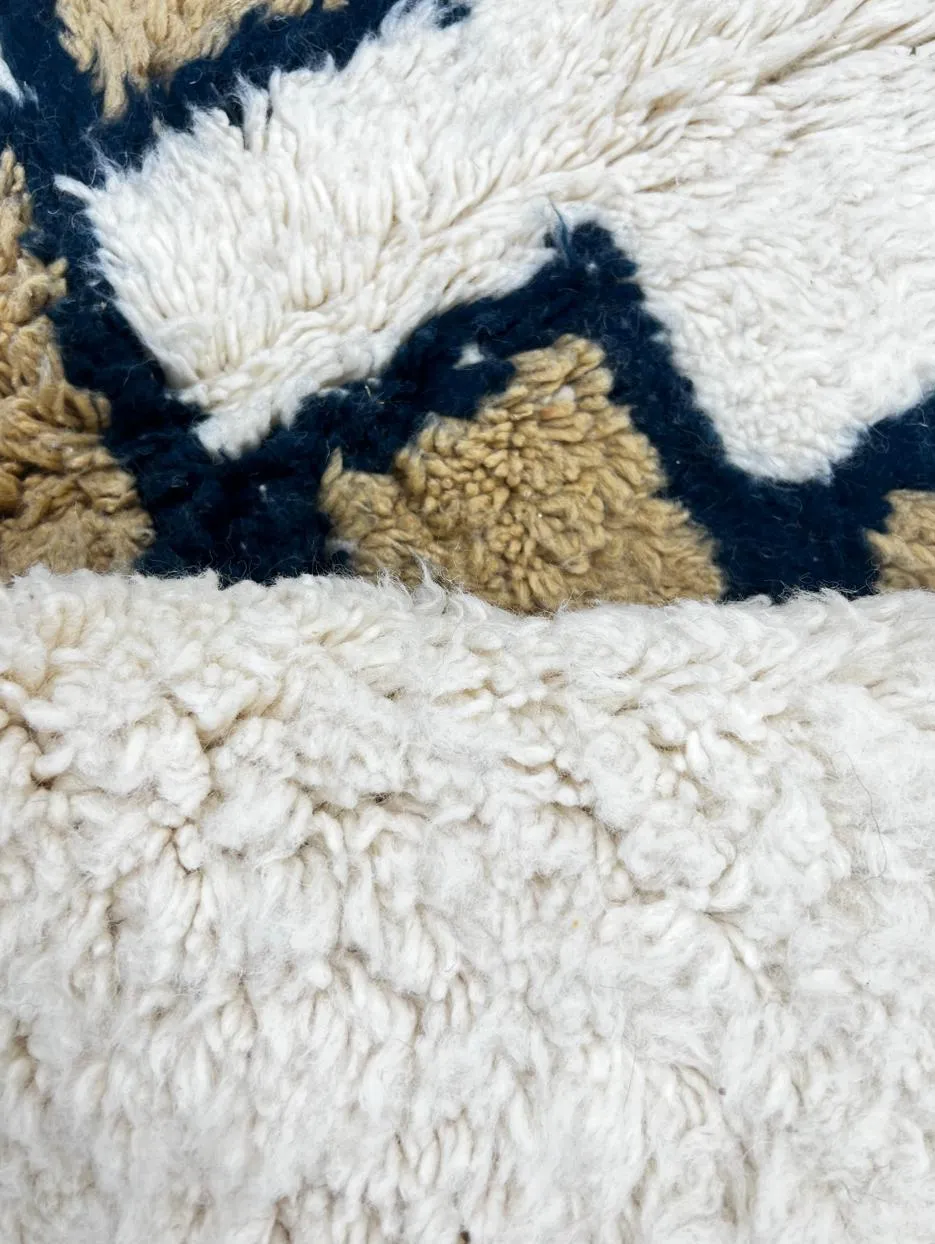 Tapis rond berbère Noun blanc à losanges, vue 3 sur 4