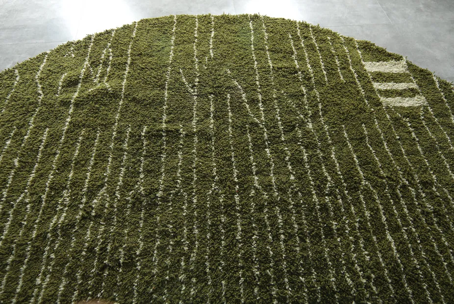 Tapis rond berbère Ouanoukrim vert, vue 4 sur 7